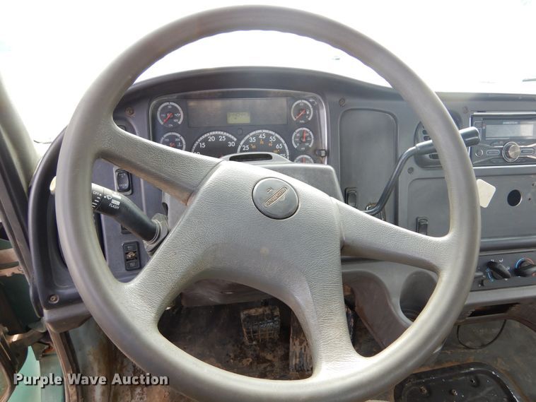 image for item DK3479 2005 Freightliner Business Class M2 106  truck cab and chassis