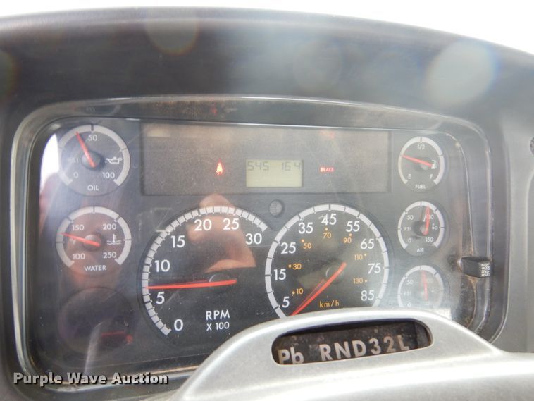 image for item DK3479 2005 Freightliner Business Class M2 106  truck cab and chassis