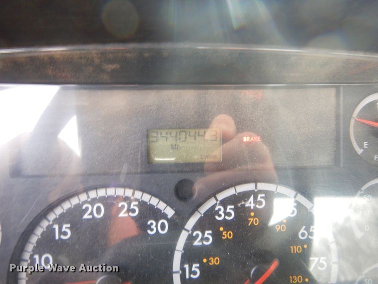 image for item DK3479 2005 Freightliner Business Class M2 106  truck cab and chassis