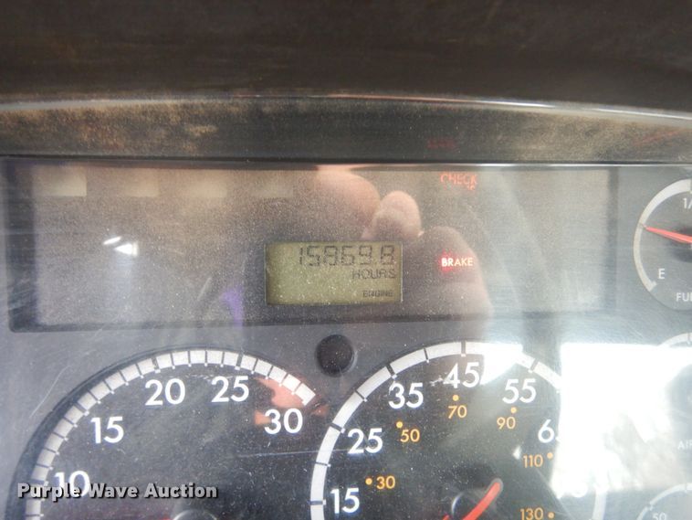 image for item DK3479 2005 Freightliner Business Class M2 106  truck cab and chassis