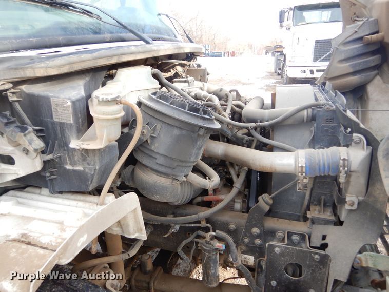 image for item DK3479 2005 Freightliner Business Class M2 106  truck cab and chassis