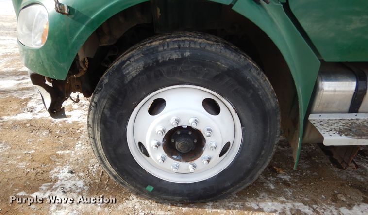 image for item DK3479 2005 Freightliner Business Class M2 106  truck cab and chassis