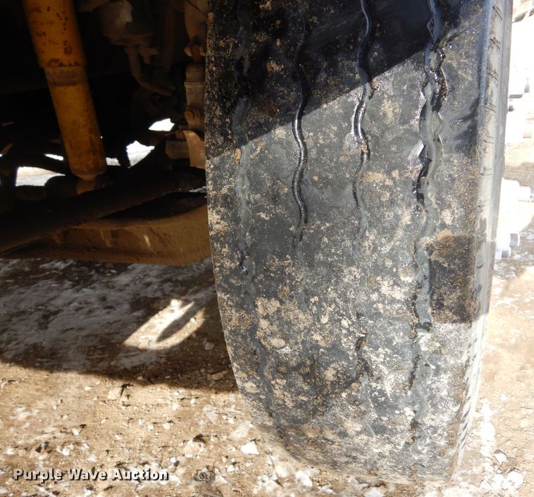 image for item DK3479 2005 Freightliner Business Class M2 106  truck cab and chassis