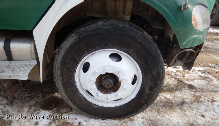 image for item DK3479 2005 Freightliner Business Class M2 106  truck cab and chassis