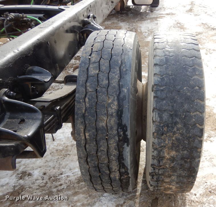 image for item DK3479 2005 Freightliner Business Class M2 106  truck cab and chassis