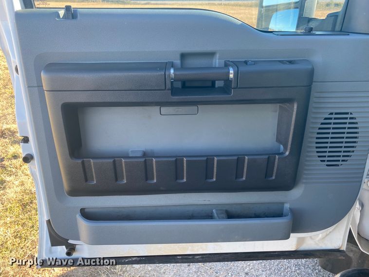 image for item DL6861 2015 Ford F550 Super Duty  SuperCab truck cab and chassis