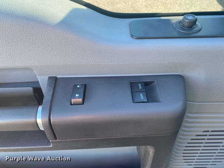 image for item DL6861 2015 Ford F550 Super Duty  SuperCab truck cab and chassis