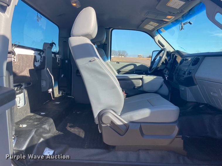 image for item DL6861 2015 Ford F550 Super Duty  SuperCab truck cab and chassis