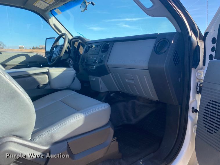 image for item DL6861 2015 Ford F550 Super Duty  SuperCab truck cab and chassis