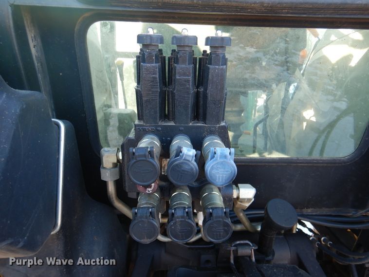 image for item DN2653 2005 John Deere 5325  MFWD tractor