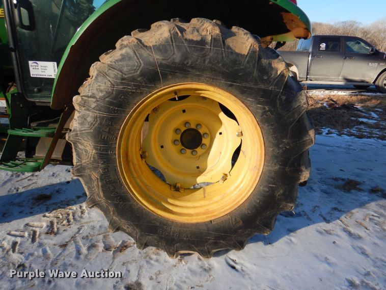 image for item DN2653 2005 John Deere 5325  MFWD tractor