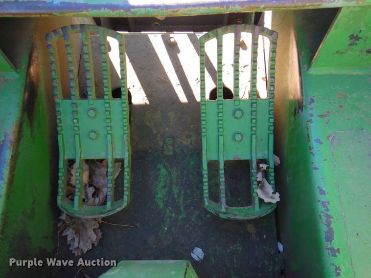 image for item DN2673 John Deere 70  skid steer loader