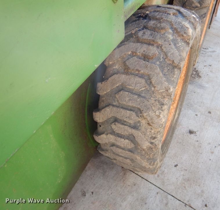 image for item DN2673 John Deere 70  skid steer loader