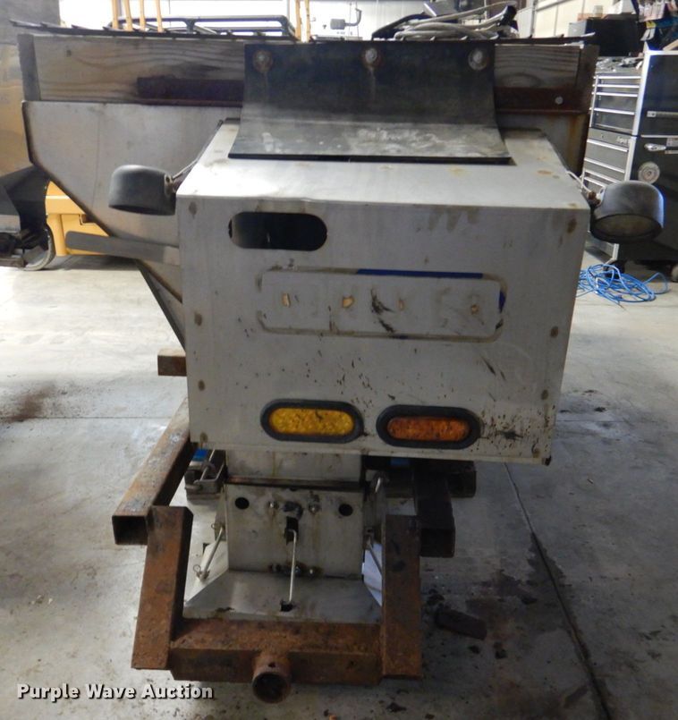 image for item DN2676 Hiniker  spreader