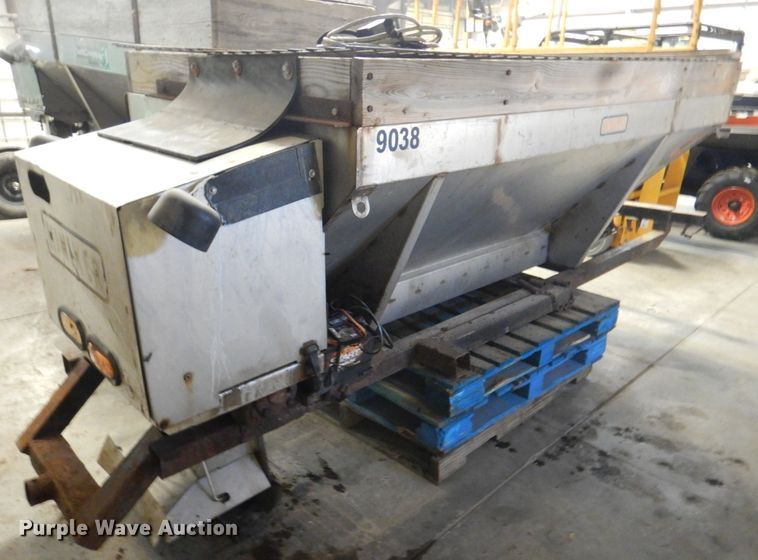 image for item DN2676 Hiniker  spreader