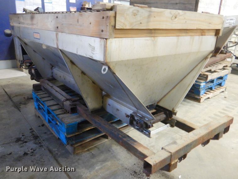 image for item DN2676 Hiniker  spreader