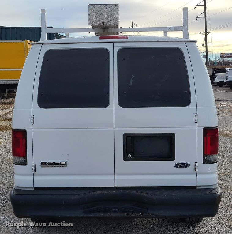 image for item GB9181 2008 Ford E250 Super Duty  van