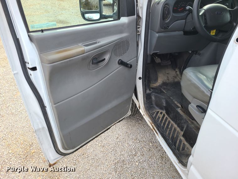 image for item GB9181 2008 Ford E250 Super Duty  van