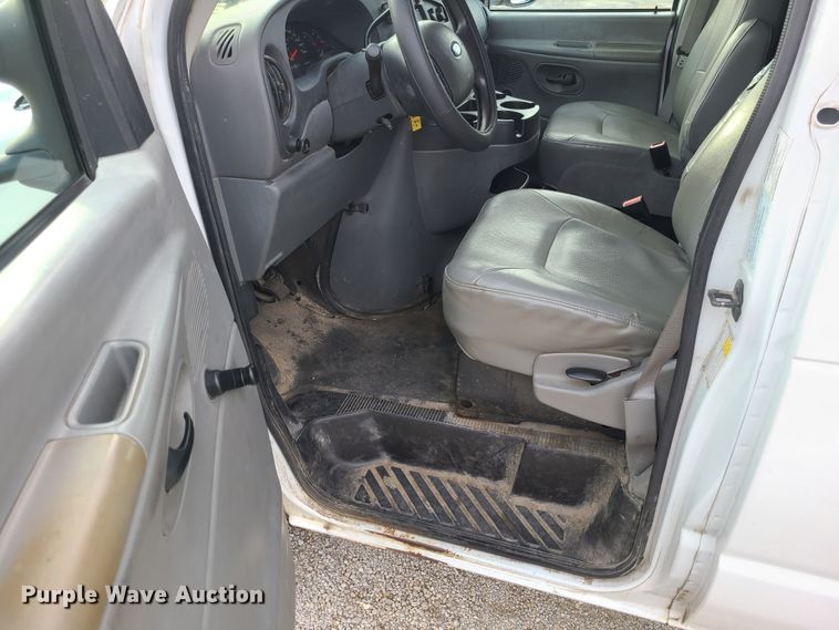 image for item GB9181 2008 Ford E250 Super Duty  van