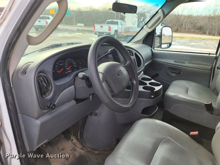 image for item GB9181 2008 Ford E250 Super Duty  van