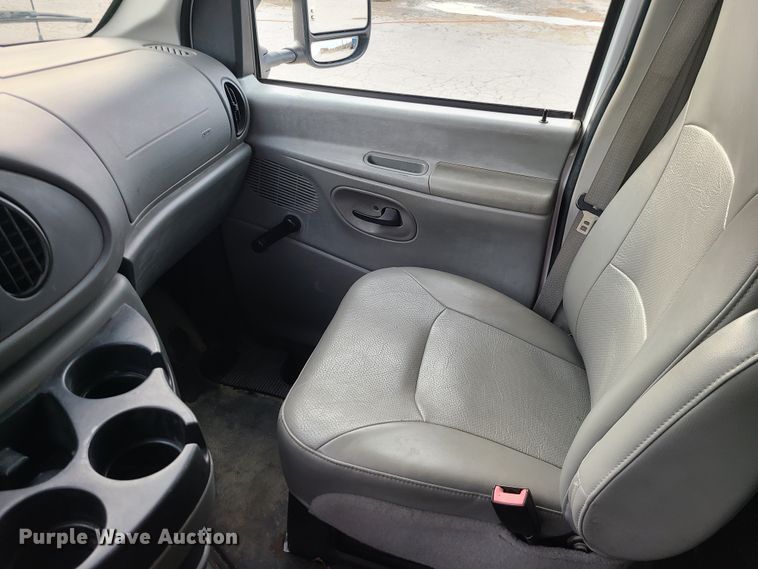 image for item GB9181 2008 Ford E250 Super Duty  van