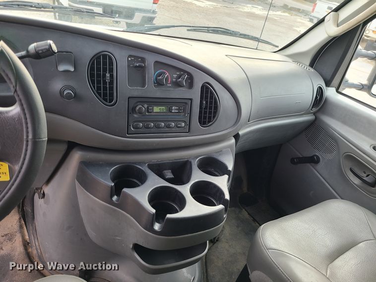 image for item GB9181 2008 Ford E250 Super Duty  van