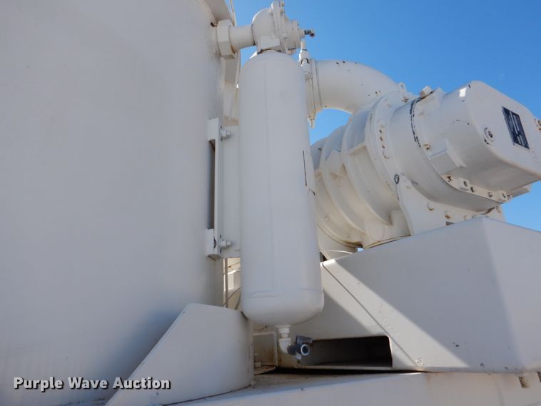 image for item HD9765 1990  DeMarco Max XR401 vacuum