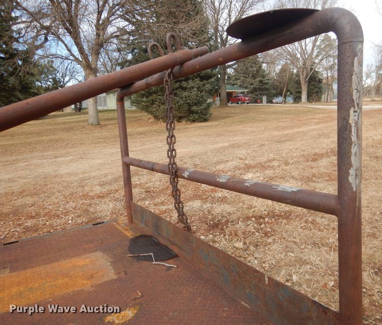 image for item HU9372 Knapheide  flatbed