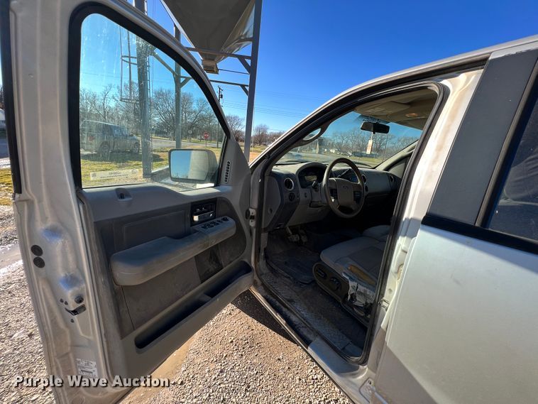 image for item ID9640 2005 Ford F150  SuperCrew pickup truck