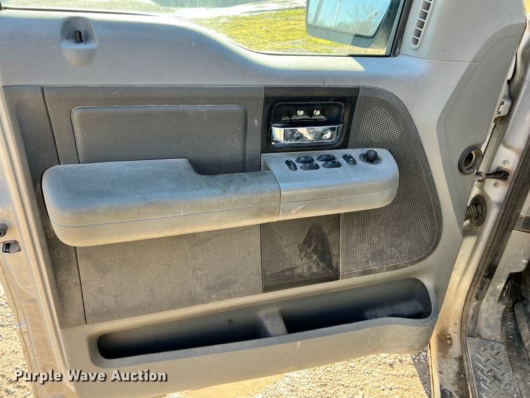 image for item ID9640 2005 Ford F150  SuperCrew pickup truck