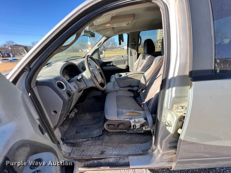 image for item ID9640 2005 Ford F150  SuperCrew pickup truck