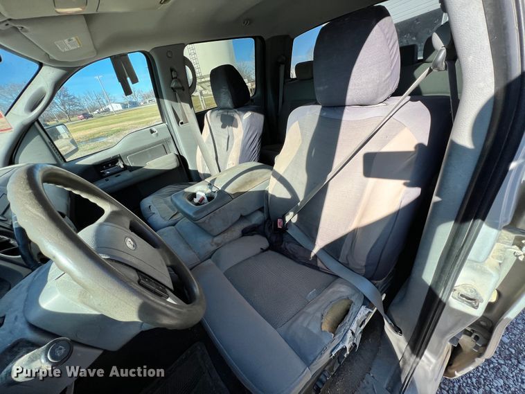 image for item ID9640 2005 Ford F150  SuperCrew pickup truck