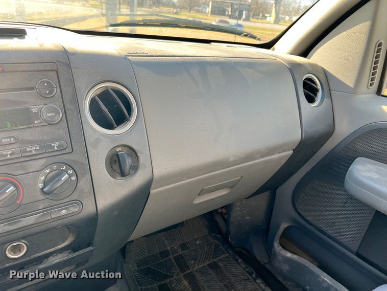 image for item ID9640 2005 Ford F150  SuperCrew pickup truck