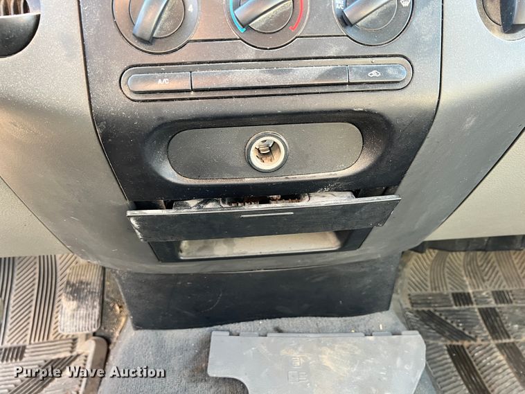 image for item ID9640 2005 Ford F150  SuperCrew pickup truck