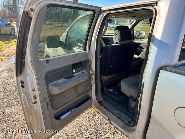 image for item ID9640 2005 Ford F150  SuperCrew pickup truck