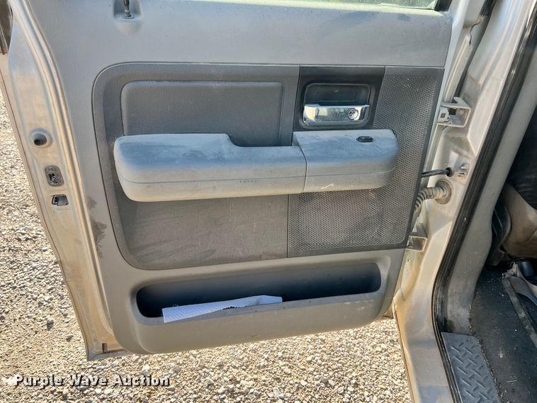 image for item ID9640 2005 Ford F150  SuperCrew pickup truck