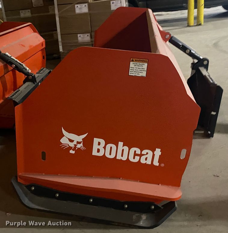image for item IG9662 Bobcat 10'W skid steer snow pusher