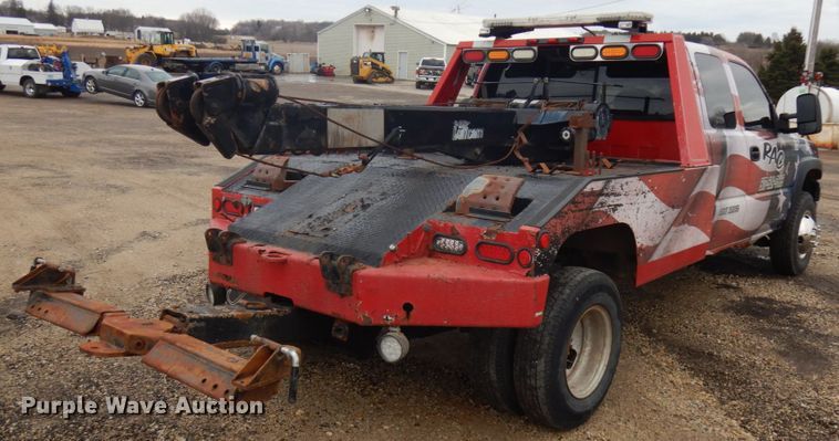 image for item IO9568 2002 Chevrolet Silverado 3500  Ext. Cab tow truck