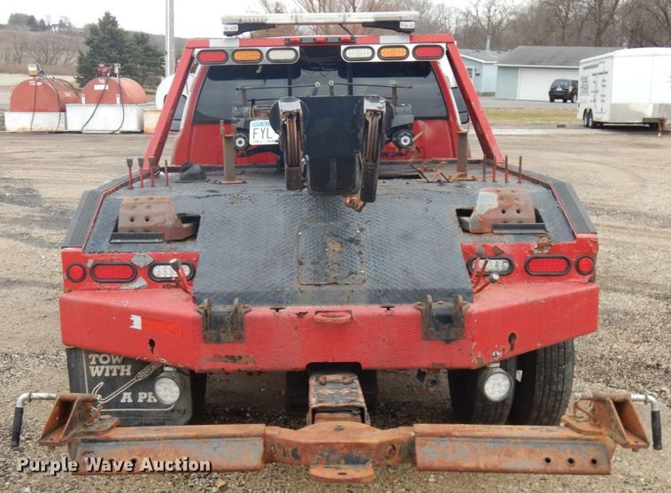 image for item IO9568 2002 Chevrolet Silverado 3500  Ext. Cab tow truck