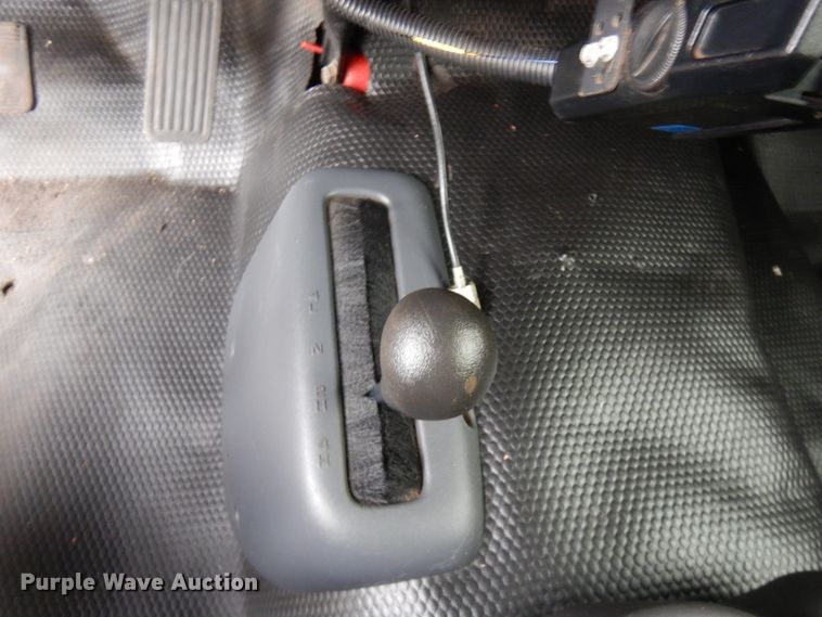 image for item IO9568 2002 Chevrolet Silverado 3500  Ext. Cab tow truck