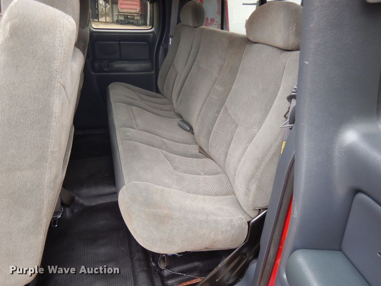 image for item IO9568 2002 Chevrolet Silverado 3500  Ext. Cab tow truck