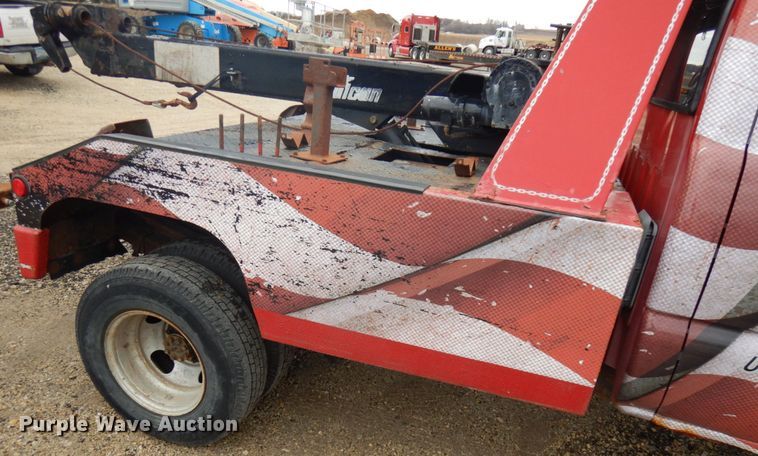 image for item IO9568 2002 Chevrolet Silverado 3500  Ext. Cab tow truck