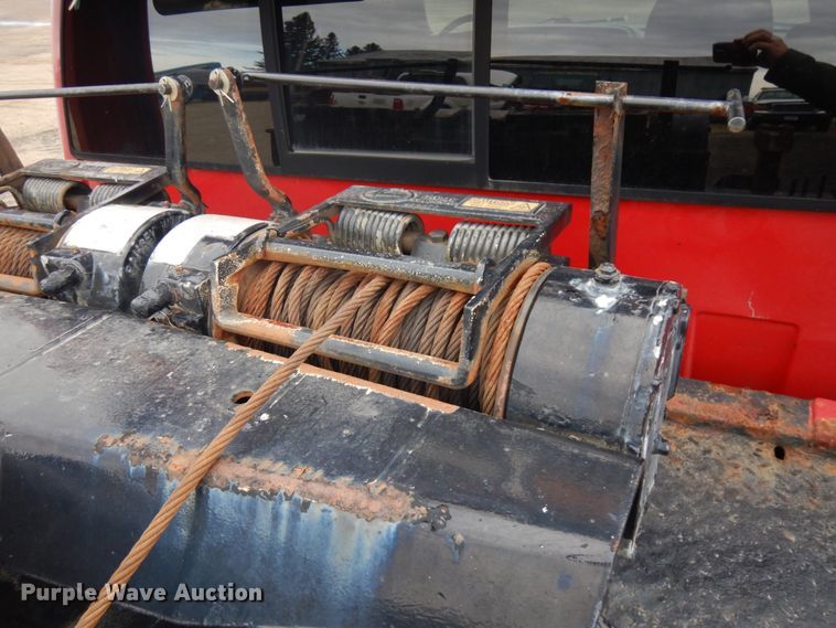 image for item IO9568 2002 Chevrolet Silverado 3500  Ext. Cab tow truck