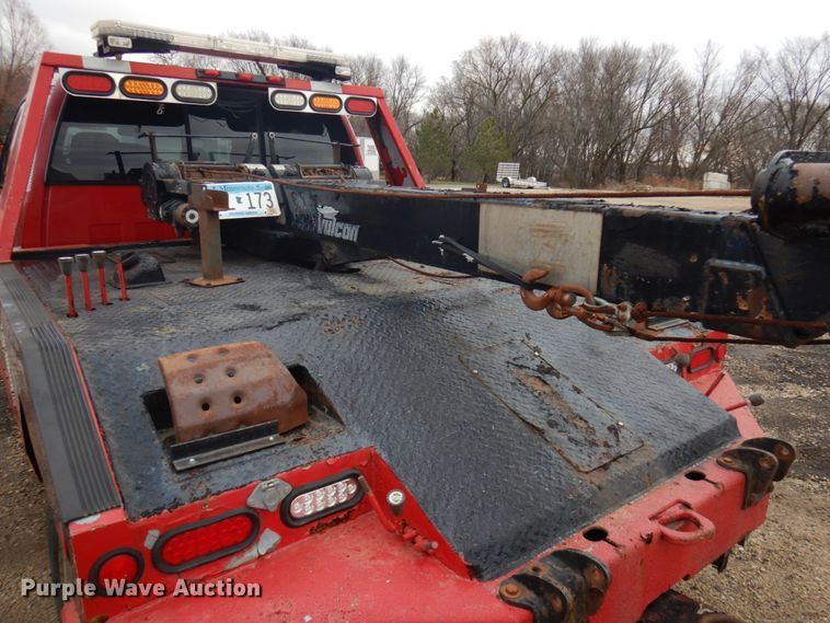 image for item IO9568 2002 Chevrolet Silverado 3500  Ext. Cab tow truck