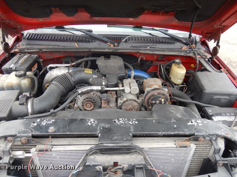 image for item IO9568 2002 Chevrolet Silverado 3500  Ext. Cab tow truck