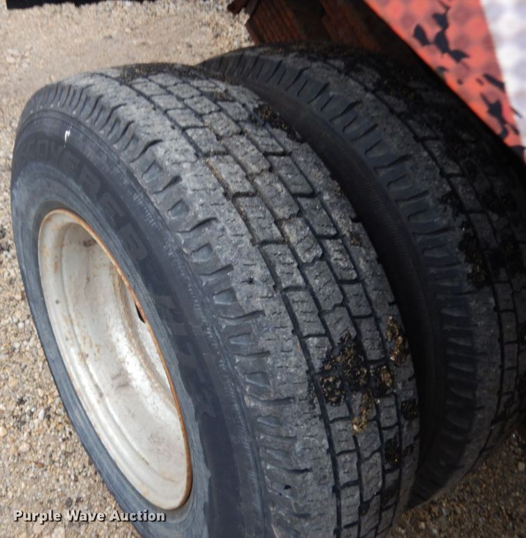 image for item IO9568 2002 Chevrolet Silverado 3500  Ext. Cab tow truck