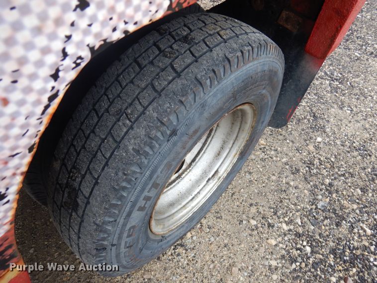 image for item IO9568 2002 Chevrolet Silverado 3500  Ext. Cab tow truck