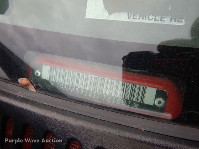 image for item IO9568 2002 Chevrolet Silverado 3500  Ext. Cab tow truck