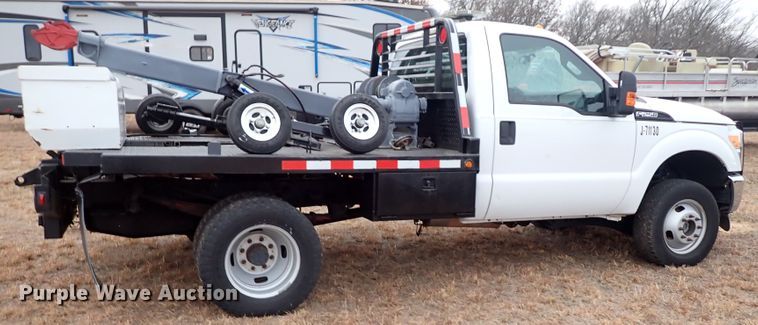 image for item IS9374 2015 Ford F350 Super Duty XL  tow truck