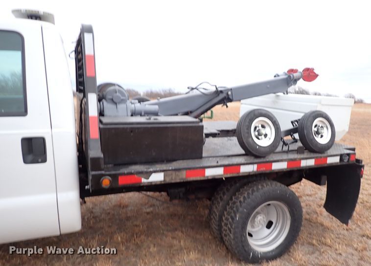 image for item IS9374 2015 Ford F350 Super Duty XL  tow truck